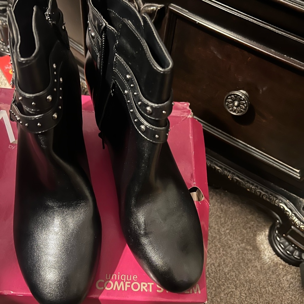A2 Aerosoles size 11 Booties